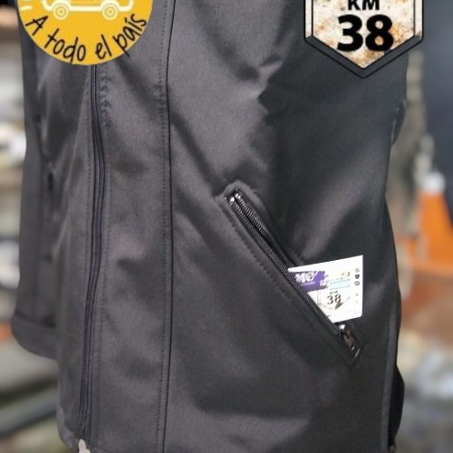 campera soft shell negra 6