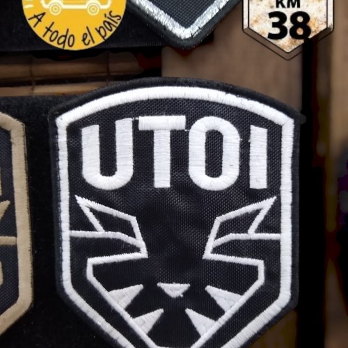 escudo UTOI blanco