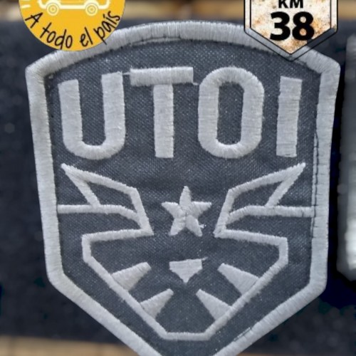 escudo UTOI gris