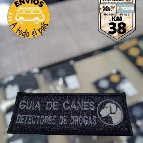 cartel chico canes gris
