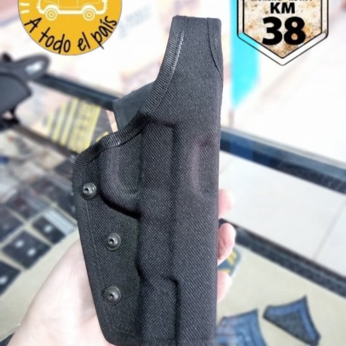 pistolera desplazada 1